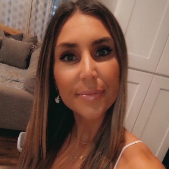 Meet your Posher, Ashley - Picture 3 of 3